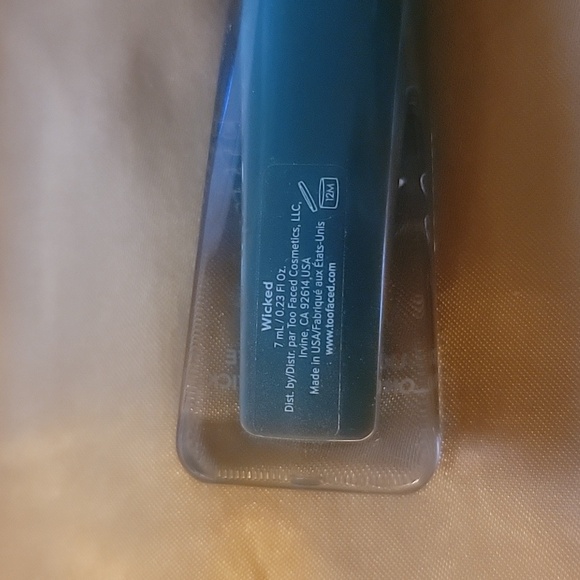 SWATCHED Too Faced Melted Matte Liquified Longwear Lipstick WICKED - Picture 4 of 4